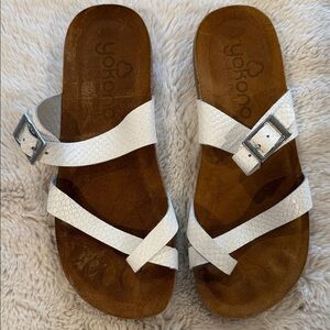 Ladies white leather sandals. Size 6